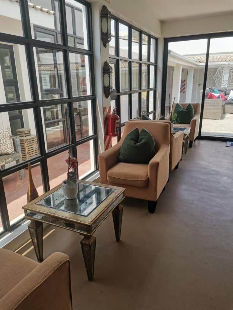 The Rez Guesthouse Walvis Bay Bagian luar foto